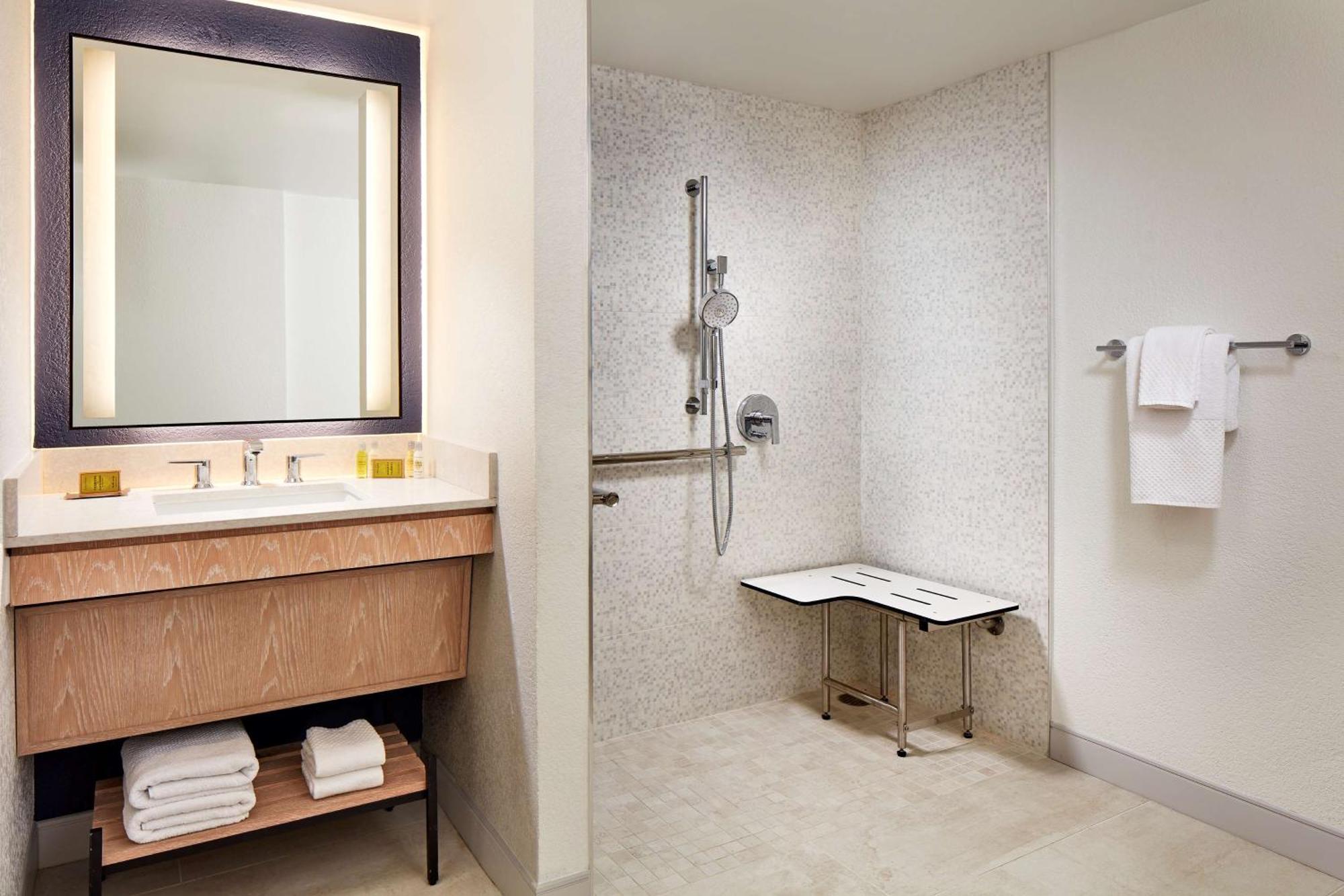 Hotel Mdr Marina Del Rey- A Doubletree By Hilton Los Angeles